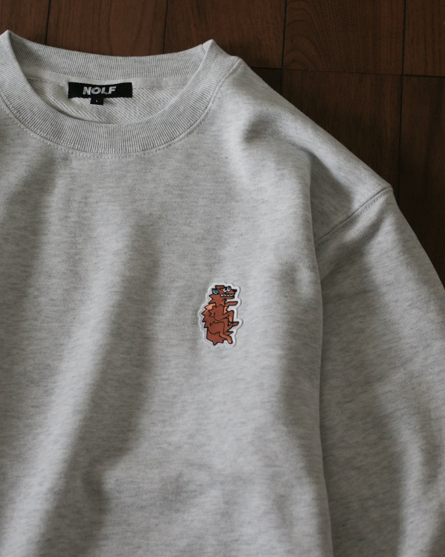 WOLF PATCH CREWNECK SWEATSHIRT