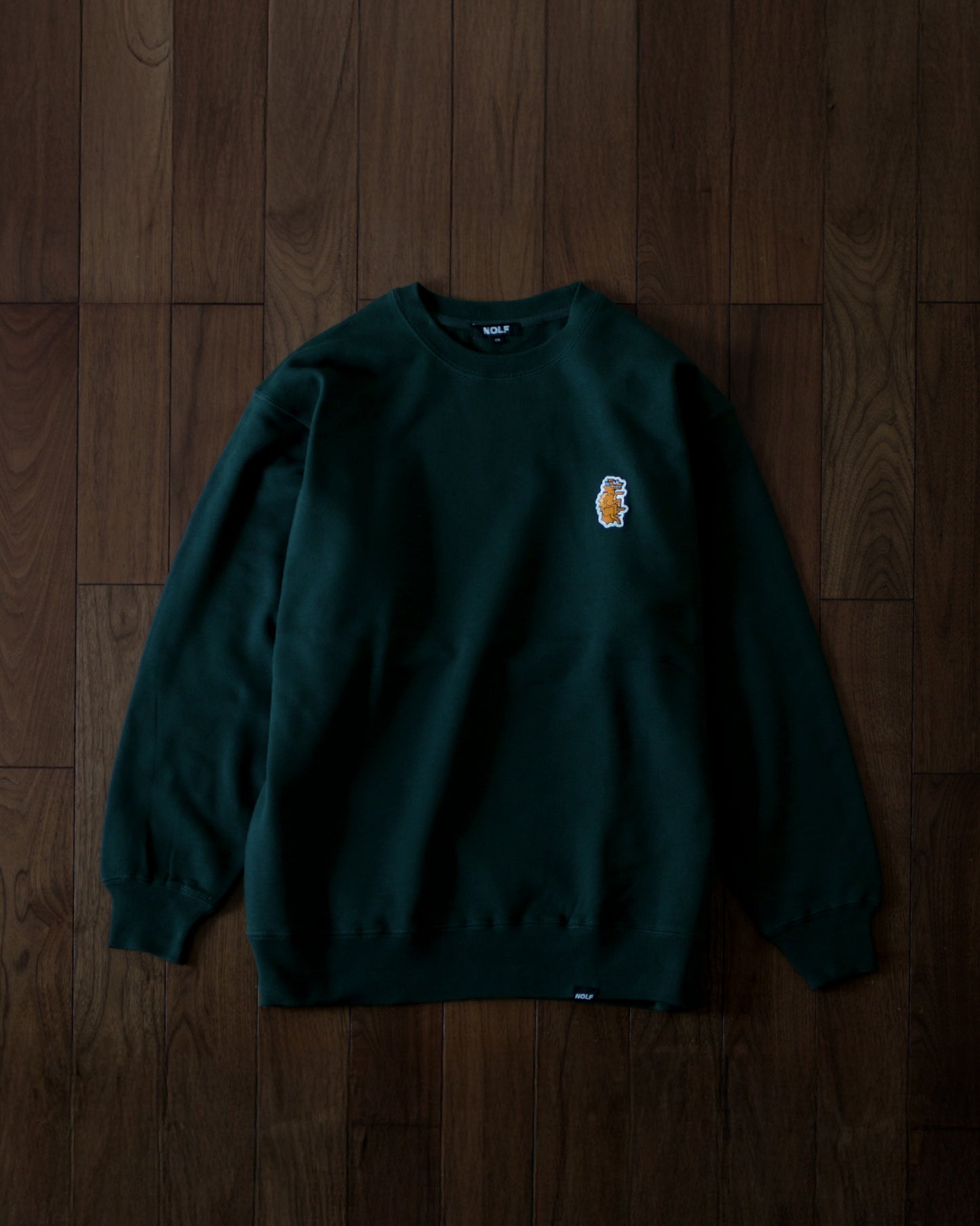 WOLF PATCH CREWNECK SWEATSHIRT