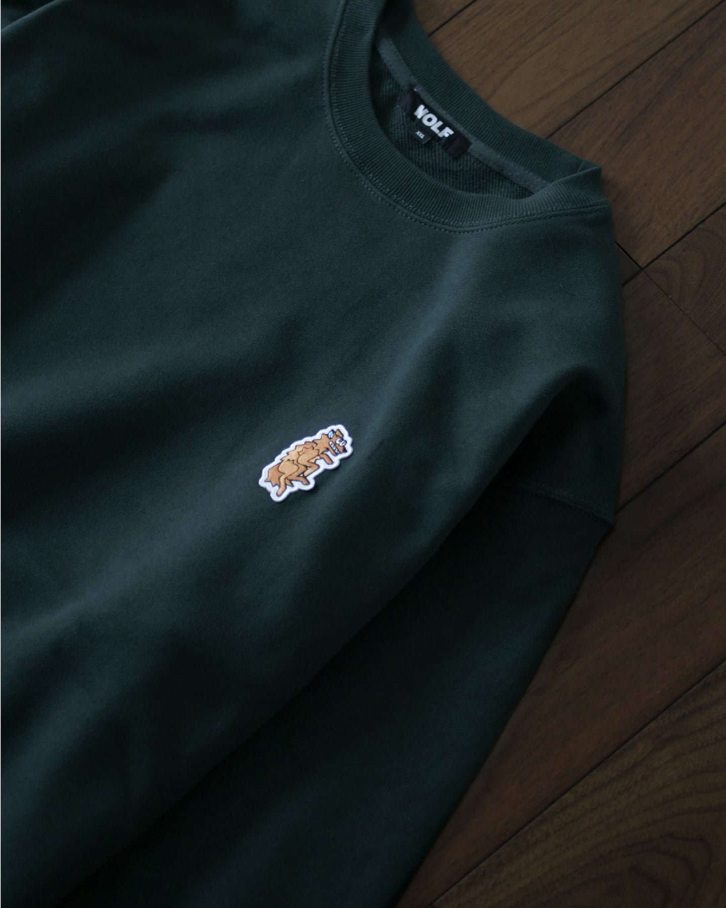 WOLF PATCH CREWNECK SWEATSHIRT